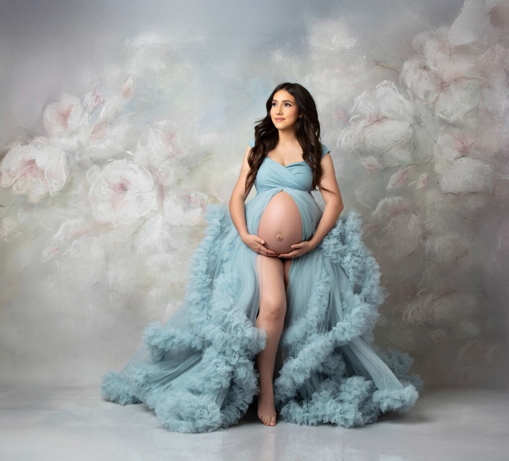 Maternity pictures in Glendale Arizona. Pregnant mom in beautiful blue gown. 